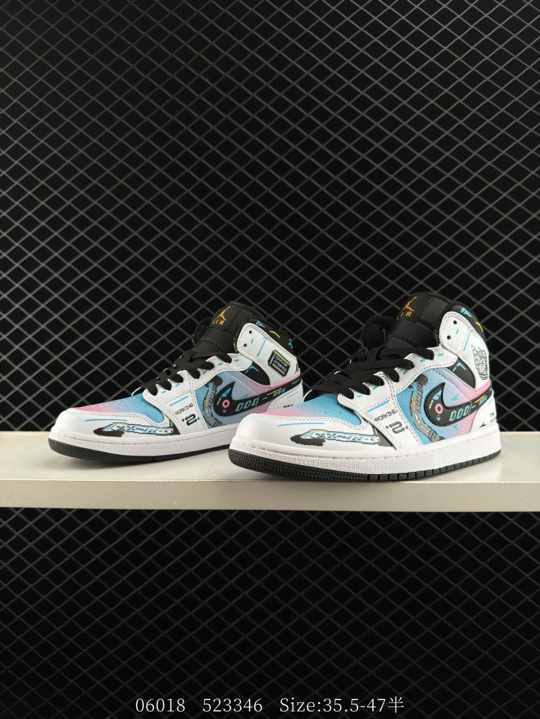 （NIKE）AIR JORDAN 1 MID